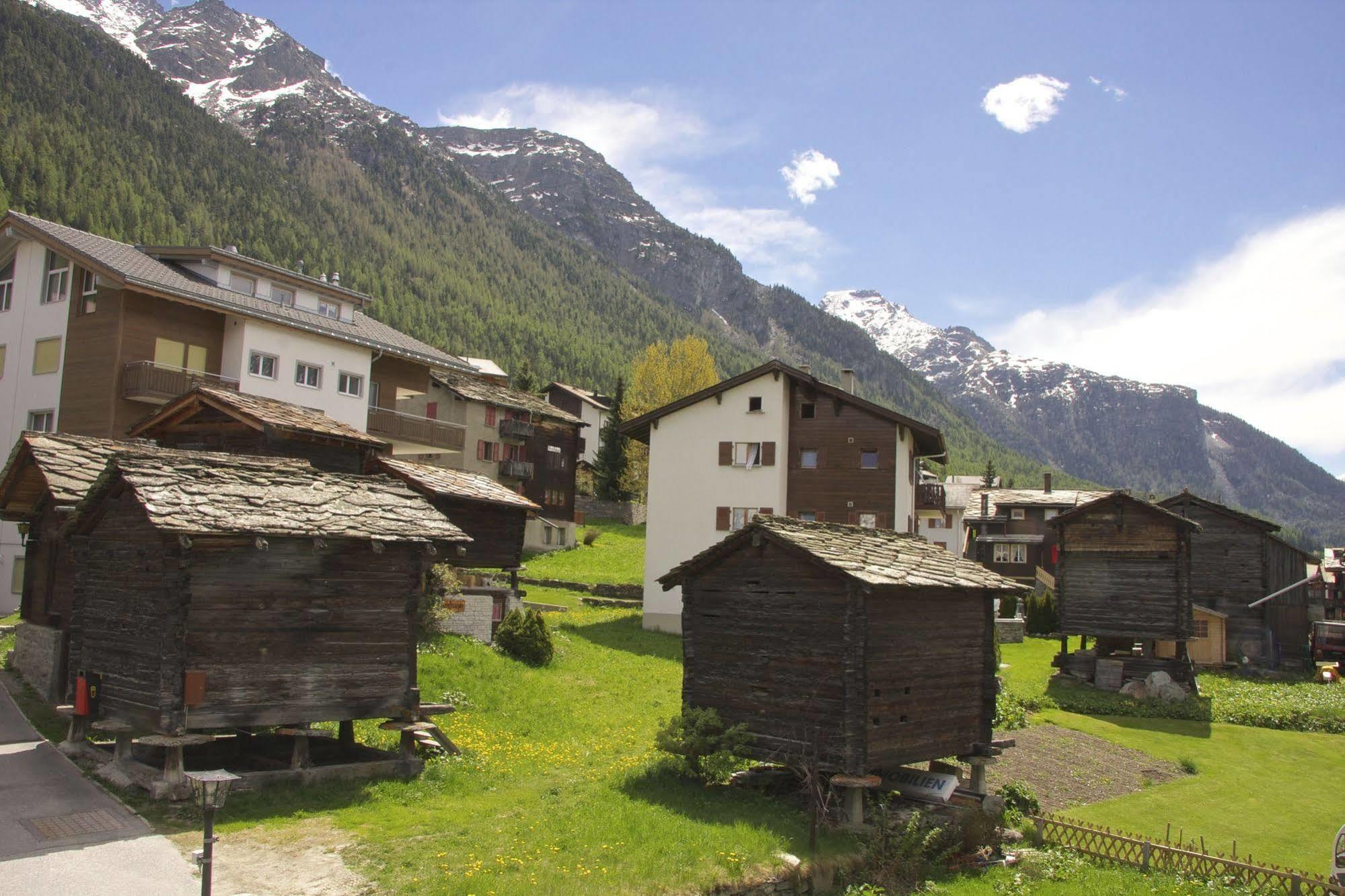 Hotel Walliserkanne Грахен Экстерьер фото